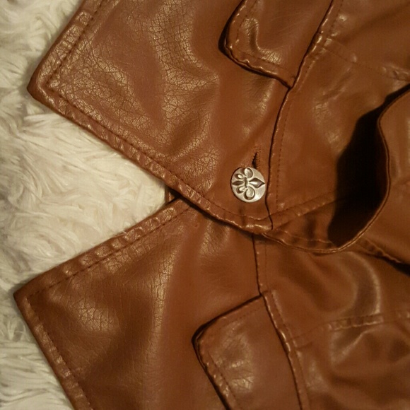 Vest - Picture 2 of 4